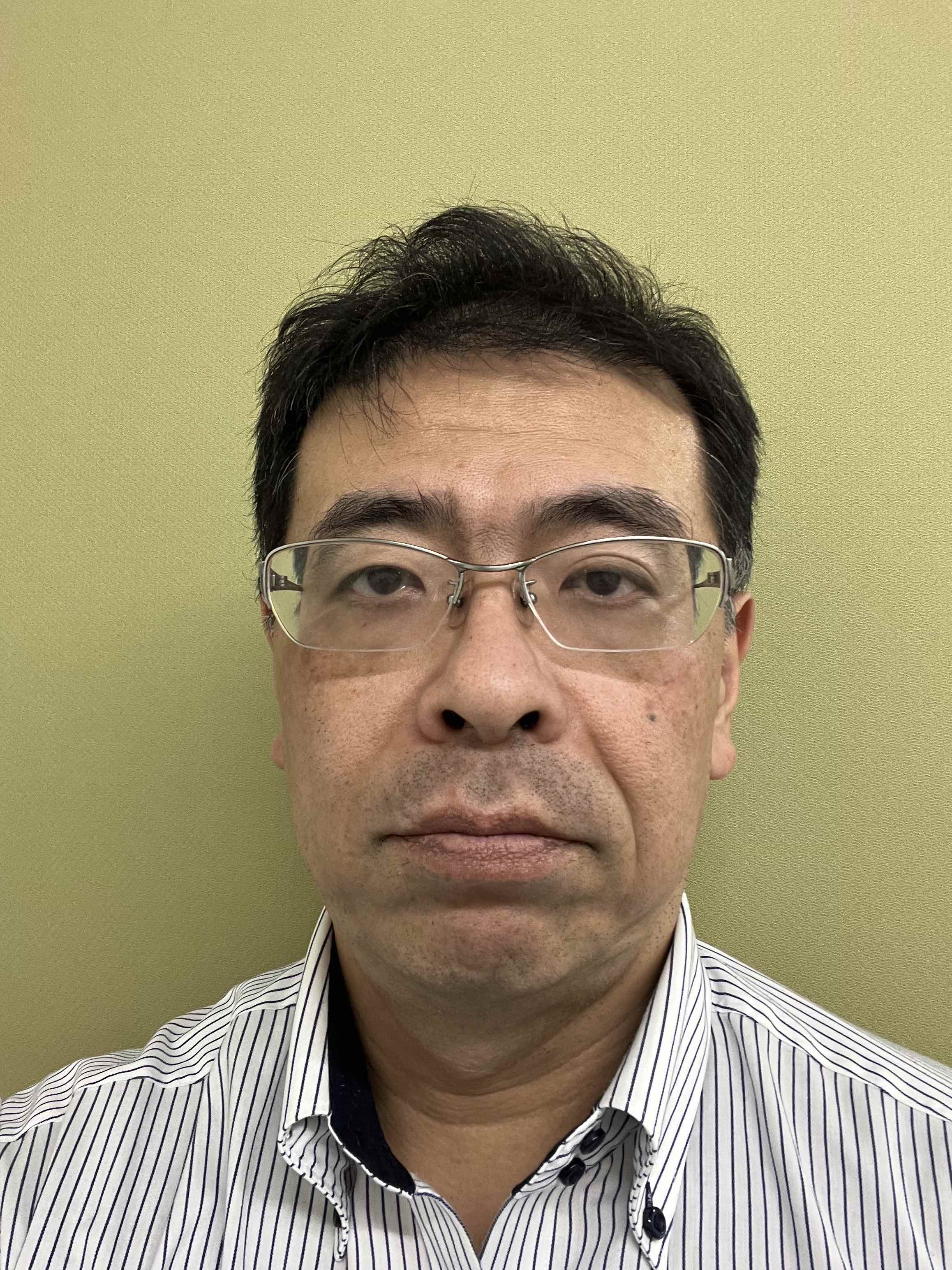 �Ȃ̃V���c�𒅂������Ђ��̒j��

AI �����R���e���c�͌����܂މ\��������܂��B